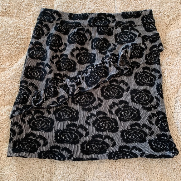 Cute Ruffles and Roses Skirt - Picture 1 of 8